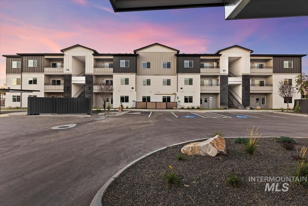 9848 W Sand Hill Dr, Nampa, ID 83687 photo 6