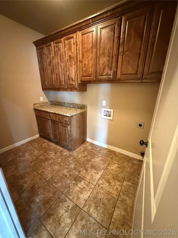 22 Covington, Lone Grove, OK 73401