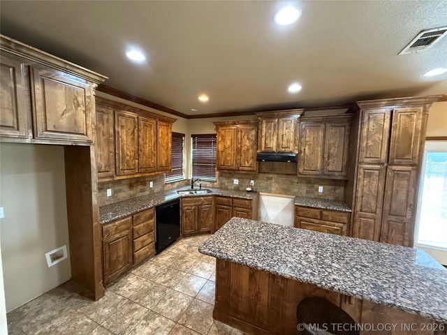 22 Covington, Lone Grove, OK 73401