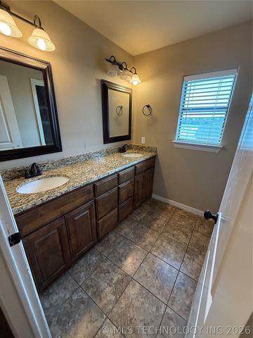 22 Covington, Lone Grove, OK 73401