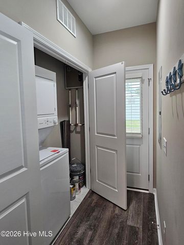 121 NE 75th Street, Oak Island, NC 28465