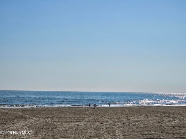 121 NE 75th Street, Oak Island, NC 28465