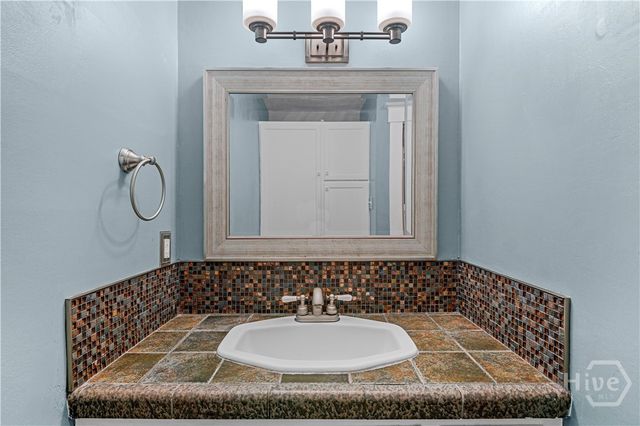 202 E 49th Street, Savannah, GA 31405