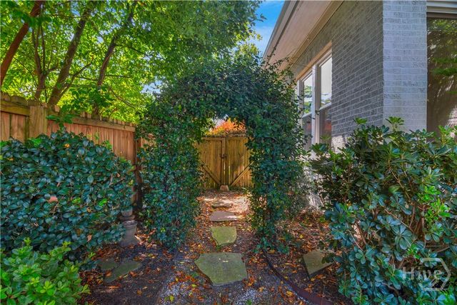 202 E 49th Street, Savannah, GA 31405