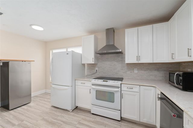 8205 SW 44TH TERRACE, Gainesville, FL 32608