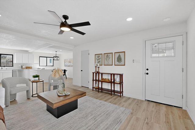 1016 California Street SE, Albuquerque, NM 87108