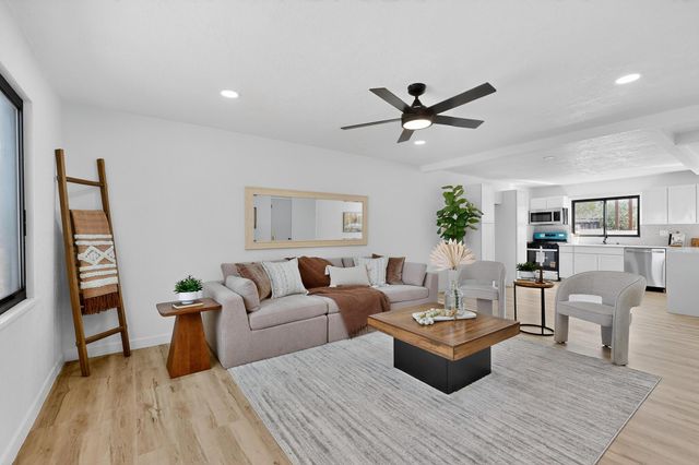 1016 California Street SE, Albuquerque, NM 87108