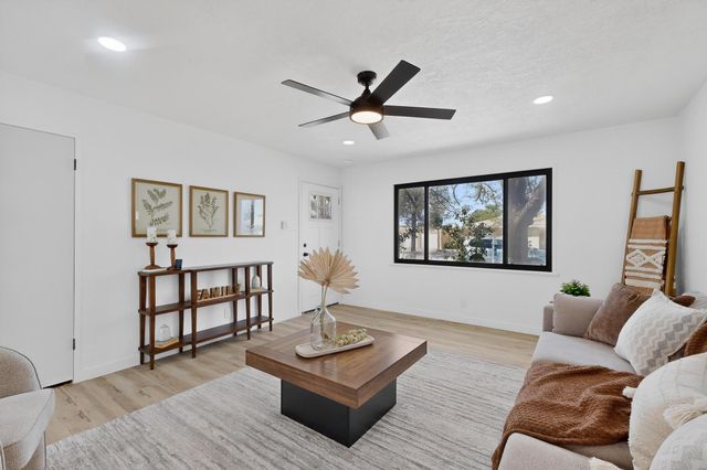 1016 California Street SE, Albuquerque, NM 87108