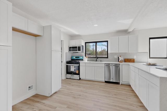 1016 California Street SE, Albuquerque, NM 87108