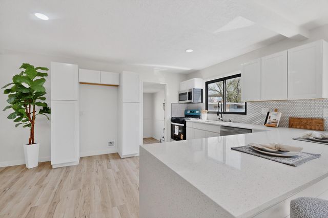 1016 California Street SE, Albuquerque, NM 87108