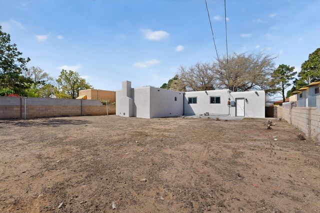 1016 California Street SE, Albuquerque, NM 87108