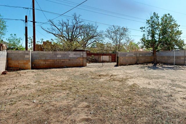1016 California Street SE, Albuquerque, NM 87108