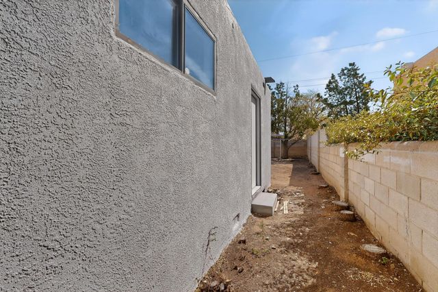 1016 California Street SE, Albuquerque, NM 87108