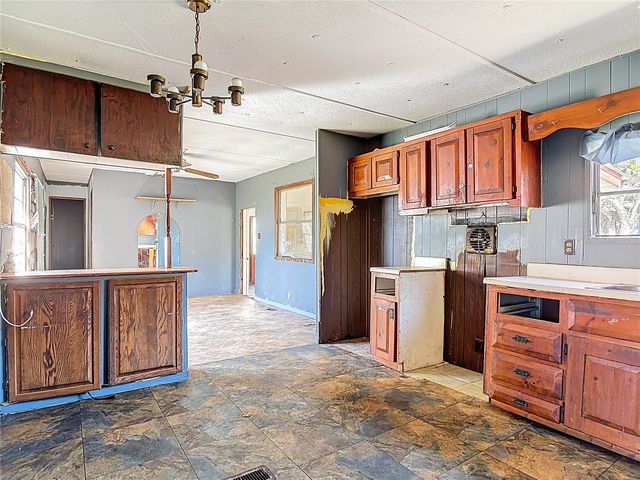 13005 FLORIDA AVENUE, Astatula, FL 34705