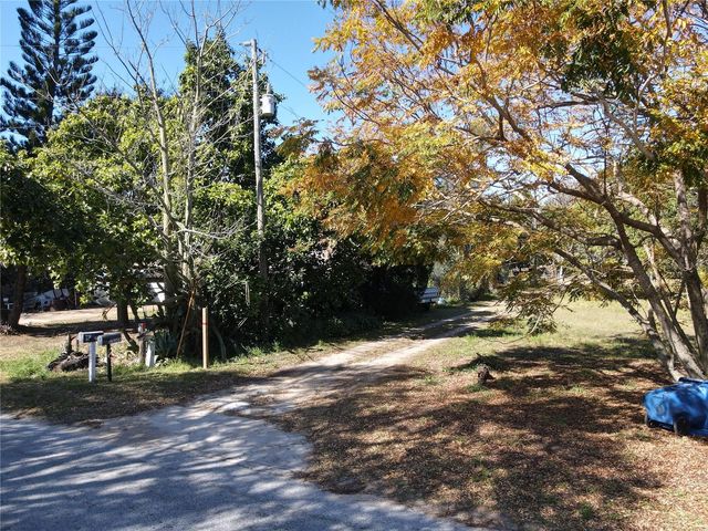 13005 FLORIDA AVENUE, Astatula, FL 34705