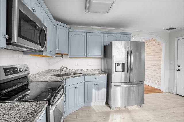 4 Philips Street, Middletown, RI 02842