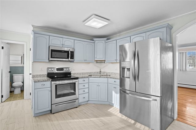 4 Philips Street, Middletown, RI 02842