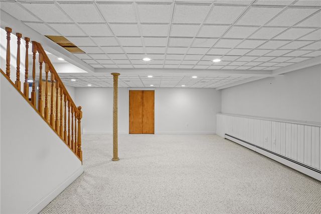 4 Philips Street, Middletown, RI 02842