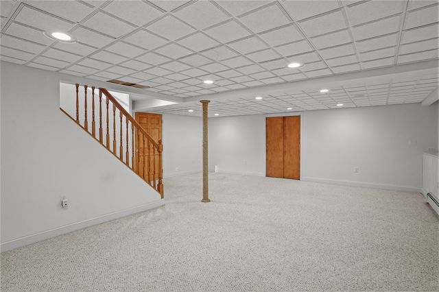 4 Philips Street, Middletown, RI 02842