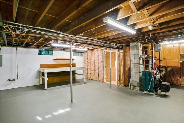 4 Philips Street, Middletown, RI 02842