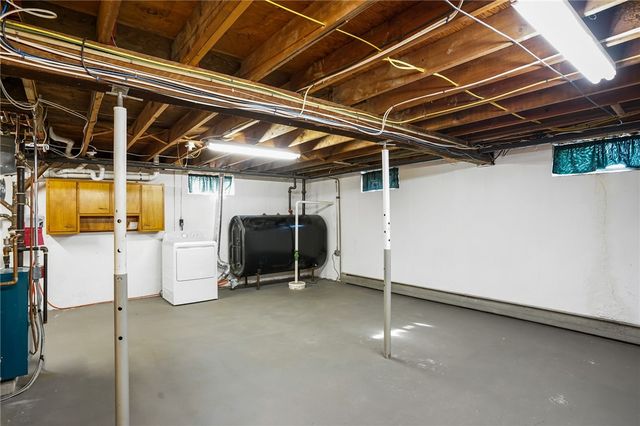 4 Philips Street, Middletown, RI 02842