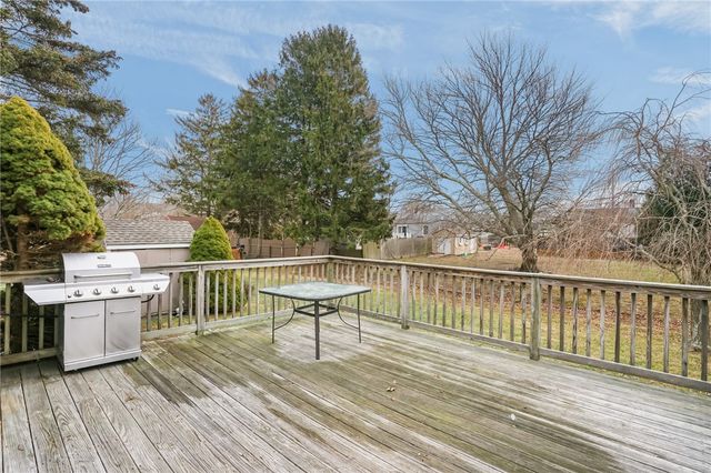 4 Philips Street, Middletown, RI 02842