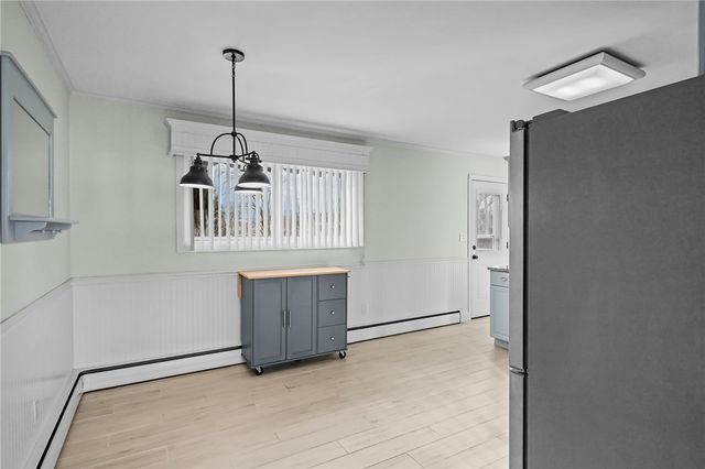 4 Philips Street, Middletown, RI 02842