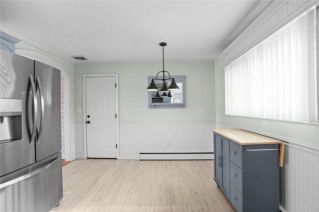 4 Philips Street, Middletown, RI 02842