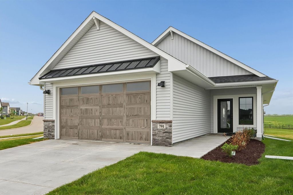 791 Clover Hill Drive, North Liberty, IA 52317