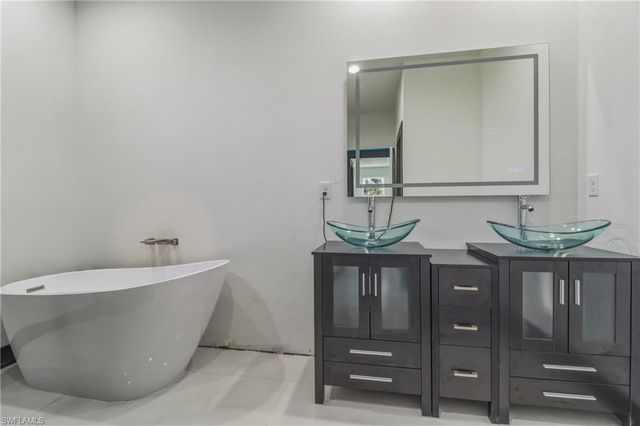 442 Mercedes CT, Lehigh Acres, FL 33972