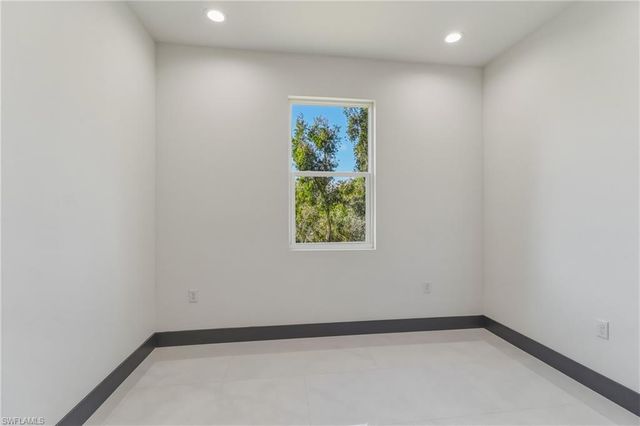 442 Mercedes CT, Lehigh Acres, FL 33972