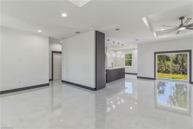 442 Mercedes CT, Lehigh Acres, FL 33972