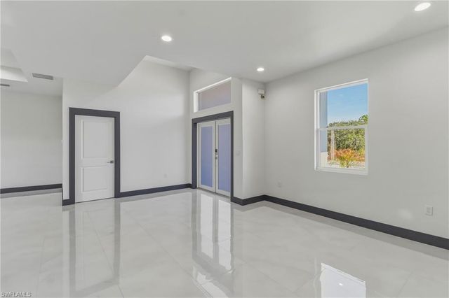 442 Mercedes CT, Lehigh Acres, FL 33972