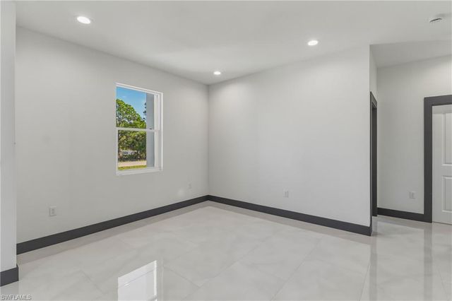 442 Mercedes CT, Lehigh Acres, FL 33972