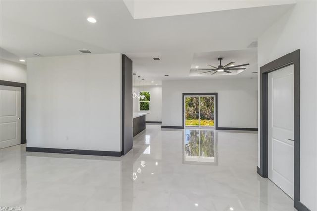 442 Mercedes CT, Lehigh Acres, FL 33972