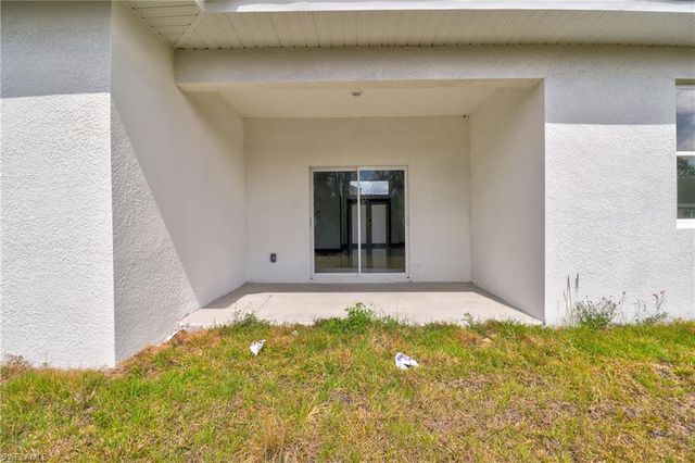 442 Mercedes CT, Lehigh Acres, FL 33972