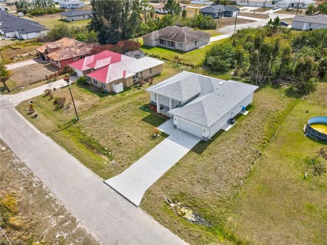 442 Mercedes CT, Lehigh Acres, FL 33972