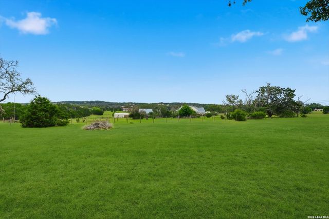 124 Majestic Oaks Dr, Boerne, TX 78006