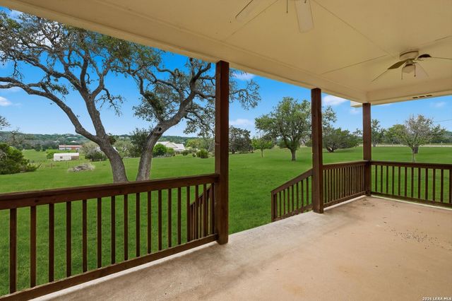 124 Majestic Oaks Dr, Boerne, TX 78006