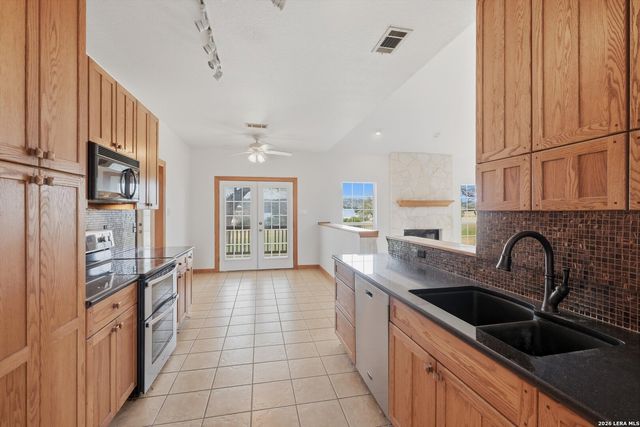 124 Majestic Oaks Dr, Boerne, TX 78006