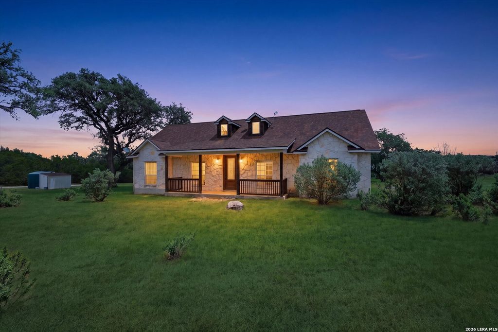 124 Majestic Oaks Dr, Boerne, TX 78006