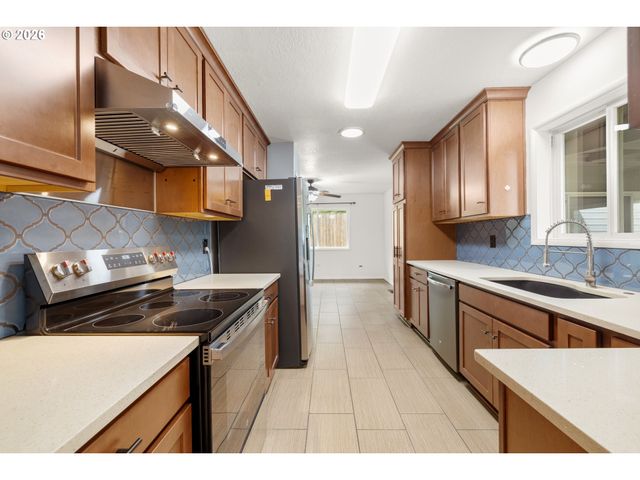 2251 Ne 132ND Ave, Portland, OR 97230