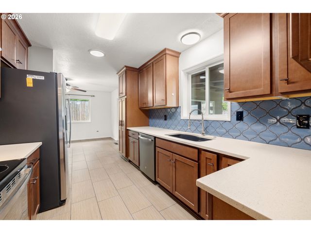 2251 Ne 132ND Ave, Portland, OR 97230