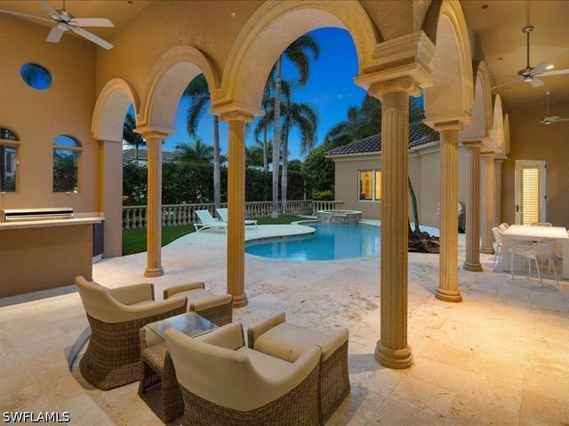 550 21ST AVE S, Naples, FL 34102