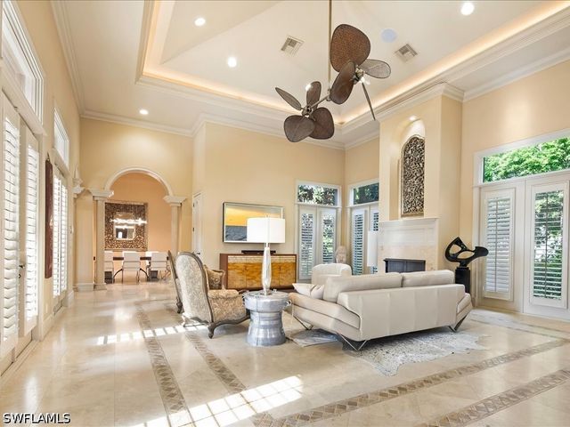 550 21ST AVE S, Naples, FL 34102