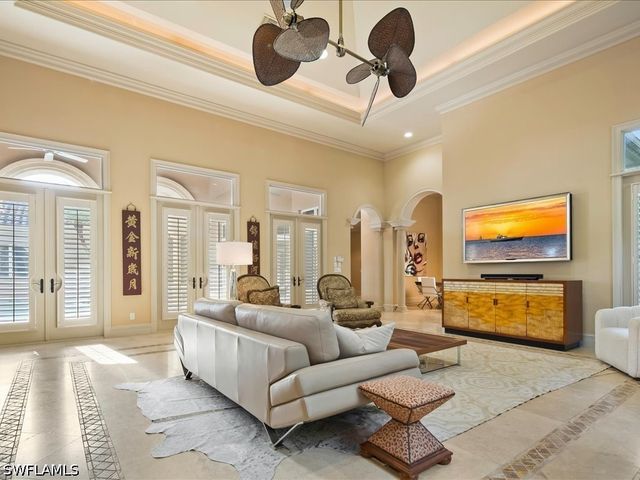 550 21ST AVE S, Naples, FL 34102