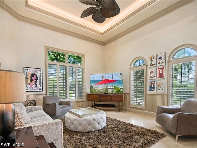 550 21ST AVE S, Naples, FL 34102