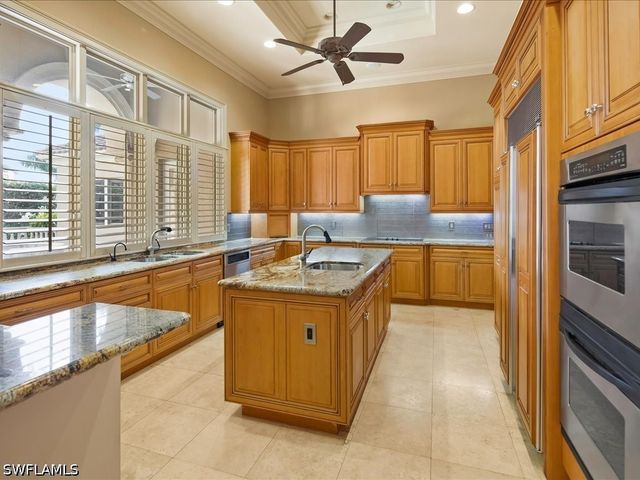 550 21ST AVE S, Naples, FL 34102