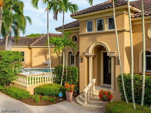 550 21ST AVE S, Naples, FL 34102