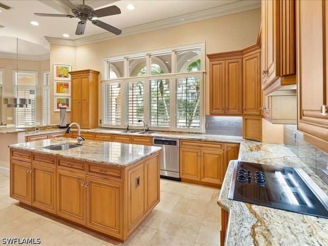 550 21ST AVE S, Naples, FL 34102